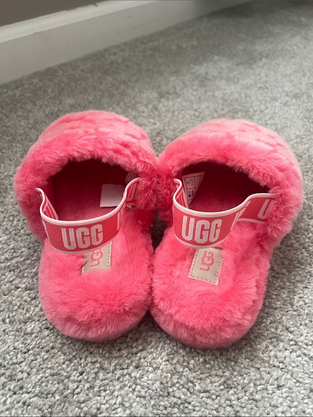 UGG Fluff Yeah Poppy Pink Slides - Picture 2 of 6